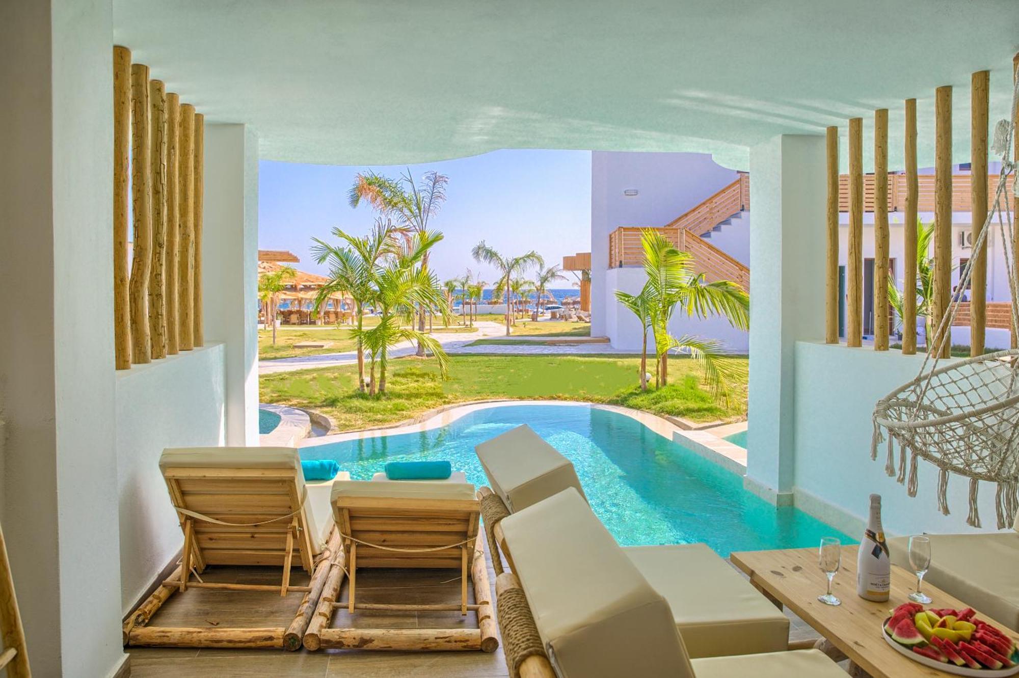 Alia Luxury Suites And Spa Haraki Bilik gambar