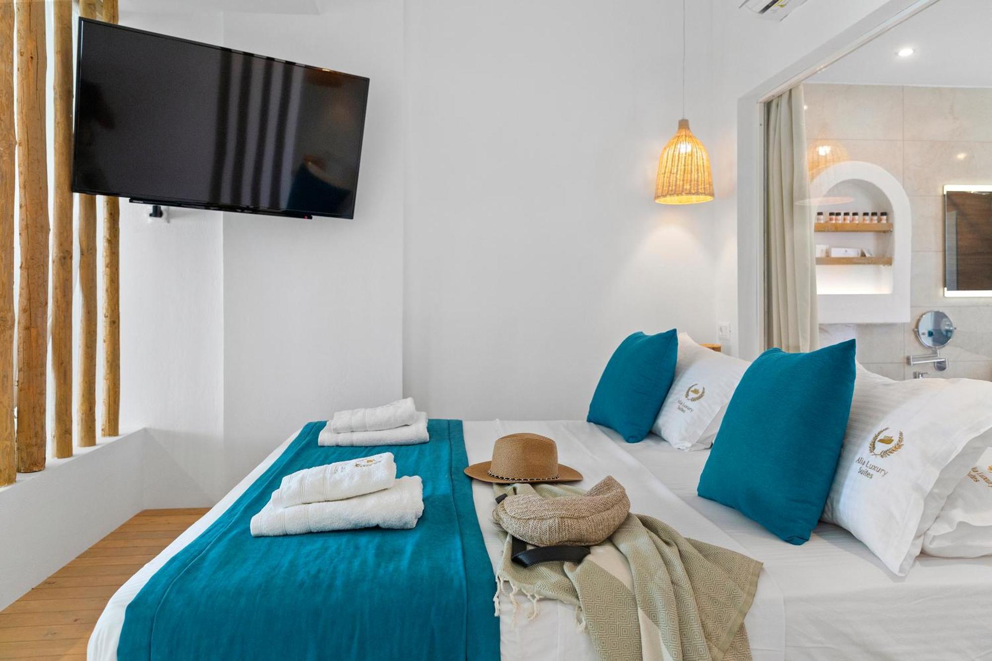 Alia Luxury Suites And Spa Haraki Bilik gambar